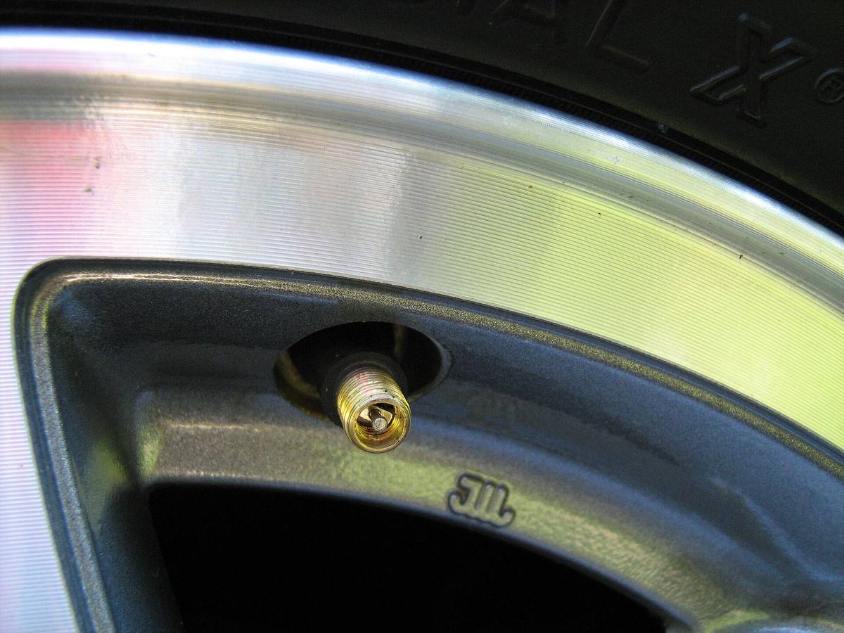 Ventilek automobilové pneumatiky bez krytky